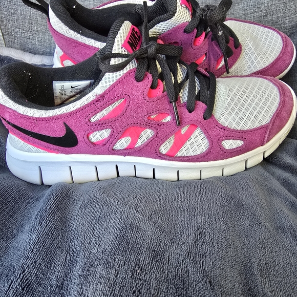 Nike Women's Pink and White Athletic Shoes - Picture 2 of 4